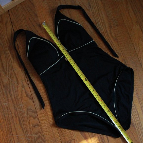 Huit 8 Solid Color Swimsuit - Picture 5 of 6